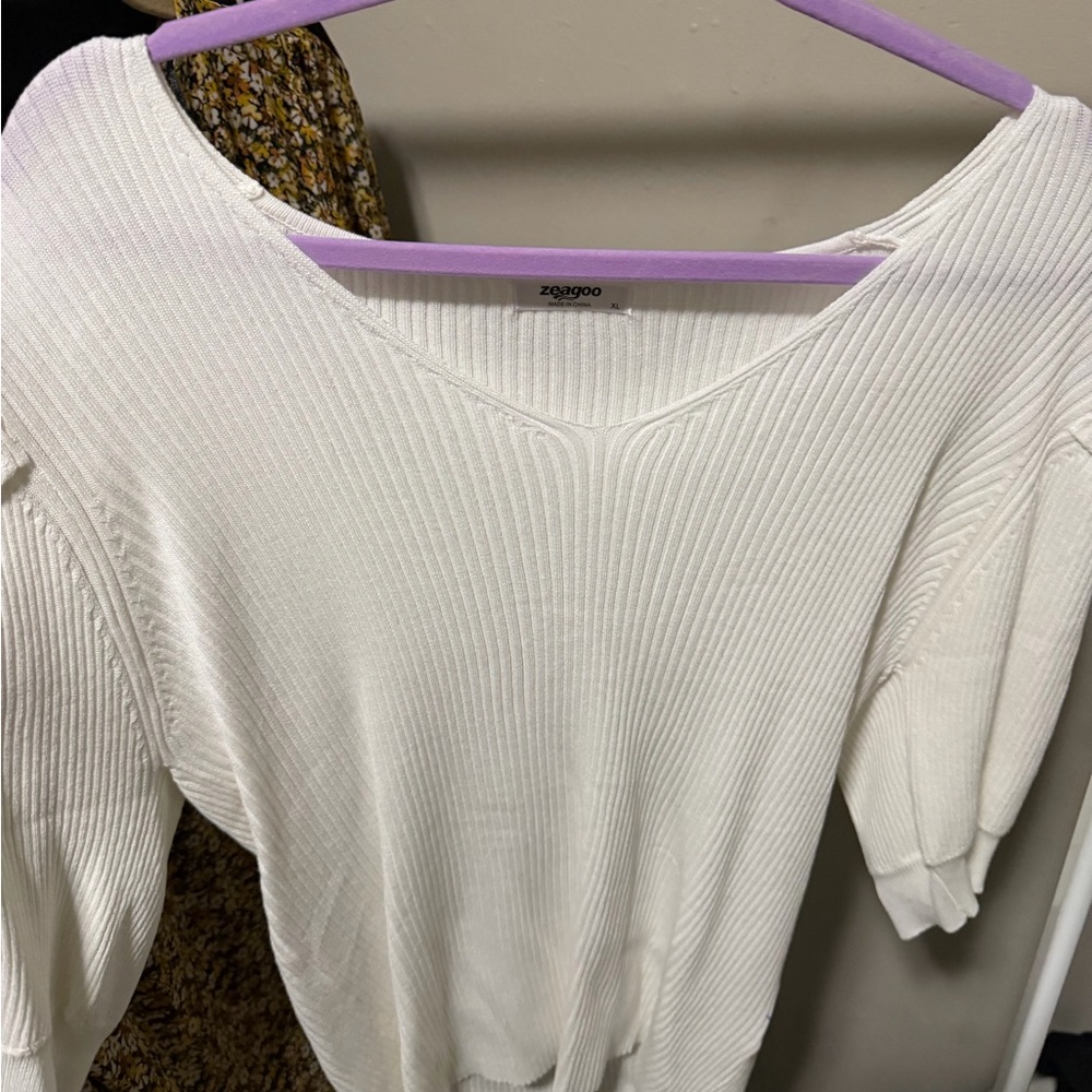 zeagoo White Ribbed V-Neck Short Sleeve Top